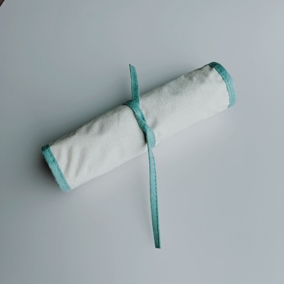 REAL SIMPLE Hanging‎ Jewelry Organizer Storage & Roll Up Travel Jewelry Pouch - Picture 10 of 16